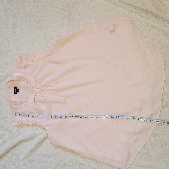 Torrid Light Pink Sleeveless V-Neck Dobby Chiffon Ruffle Blouse | Women's Size 0 - Picture 5 of 10